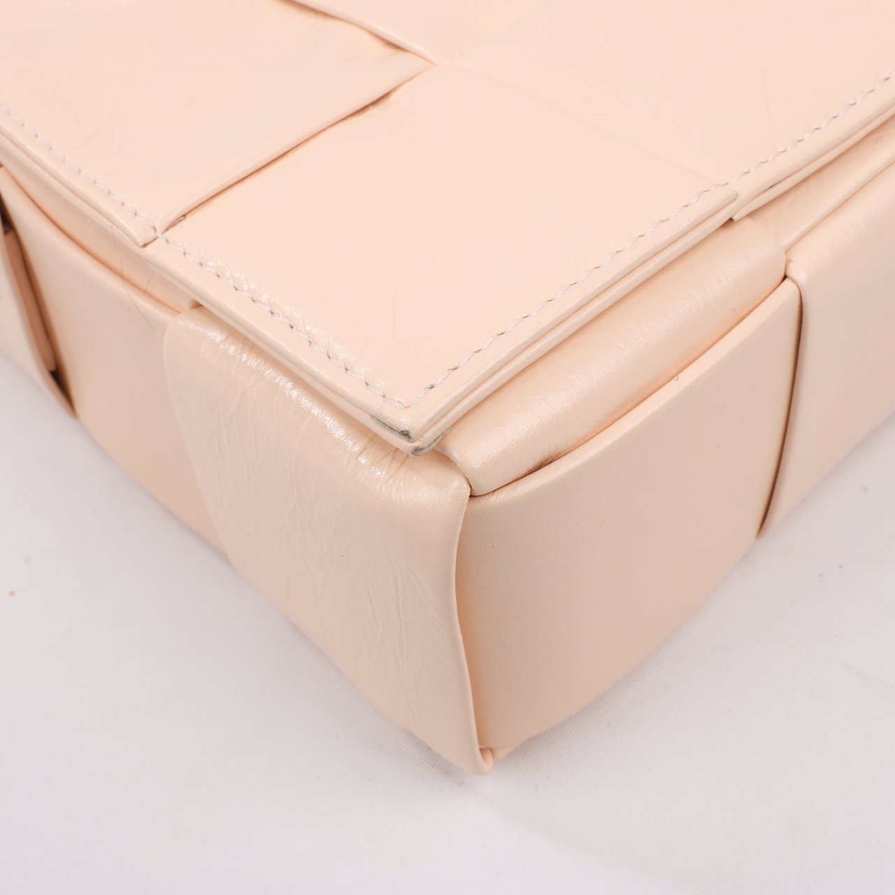 Bottega Veneta Maxi Intrecciato Cassette Leather Shoulder Bag in Powder Beige Beige
