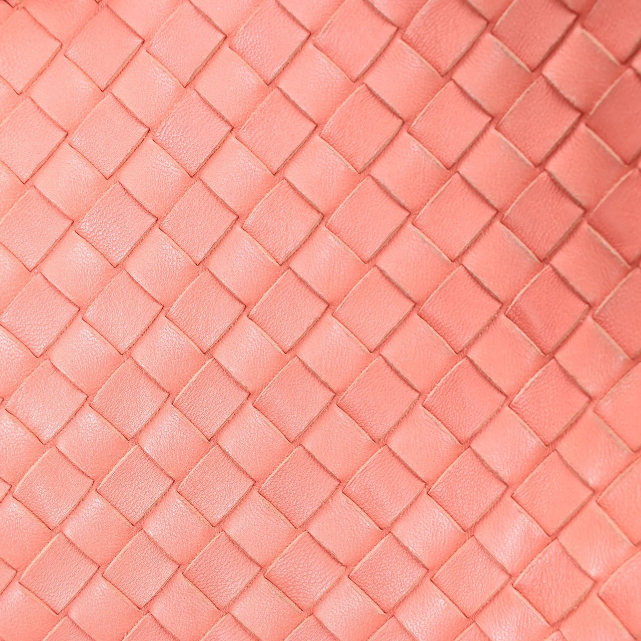 Bottega Veneta Intrecciato Leather Shoulder Bag in Pink Roze