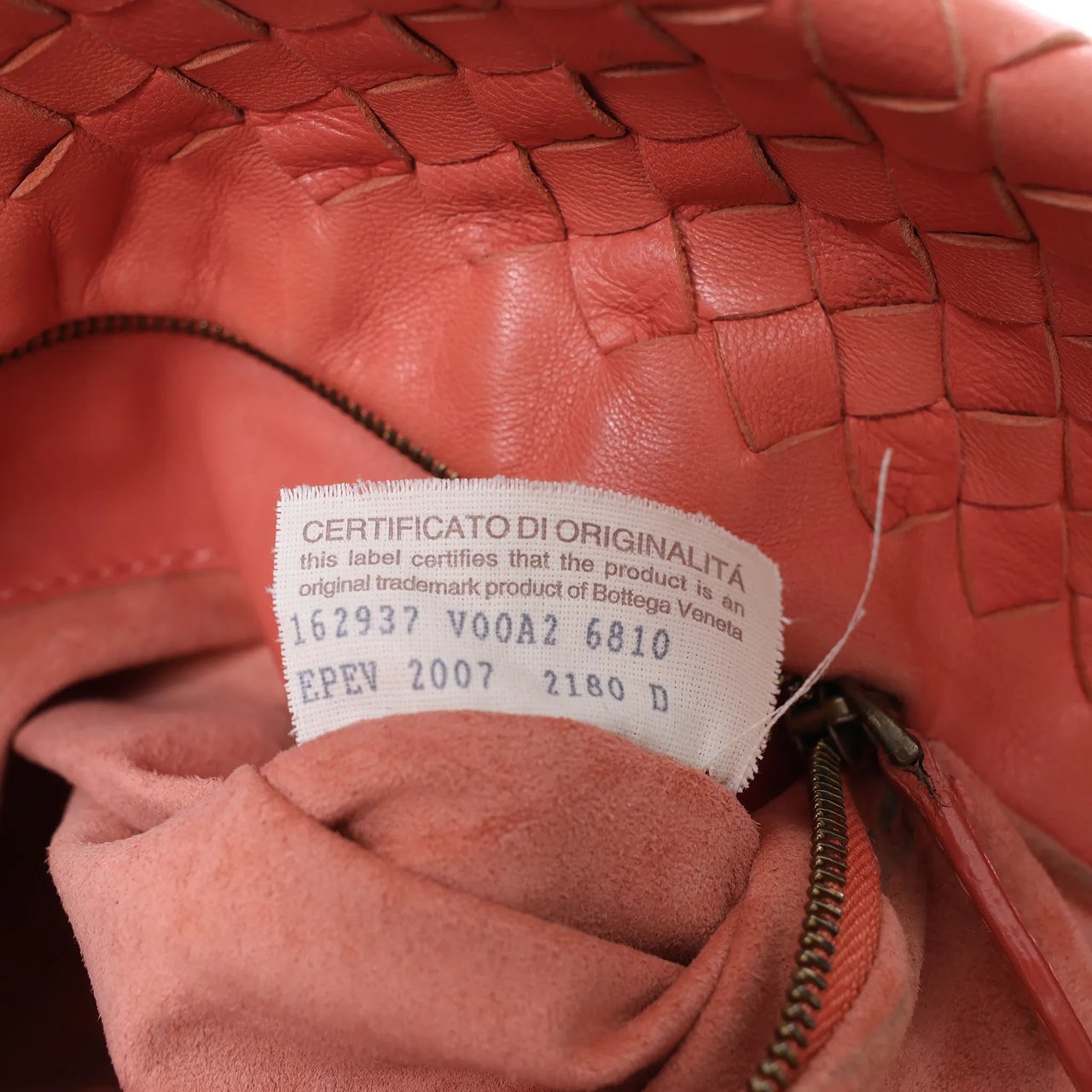 Bottega Veneta Intrecciato Leather Shoulder Bag in Pink Roze