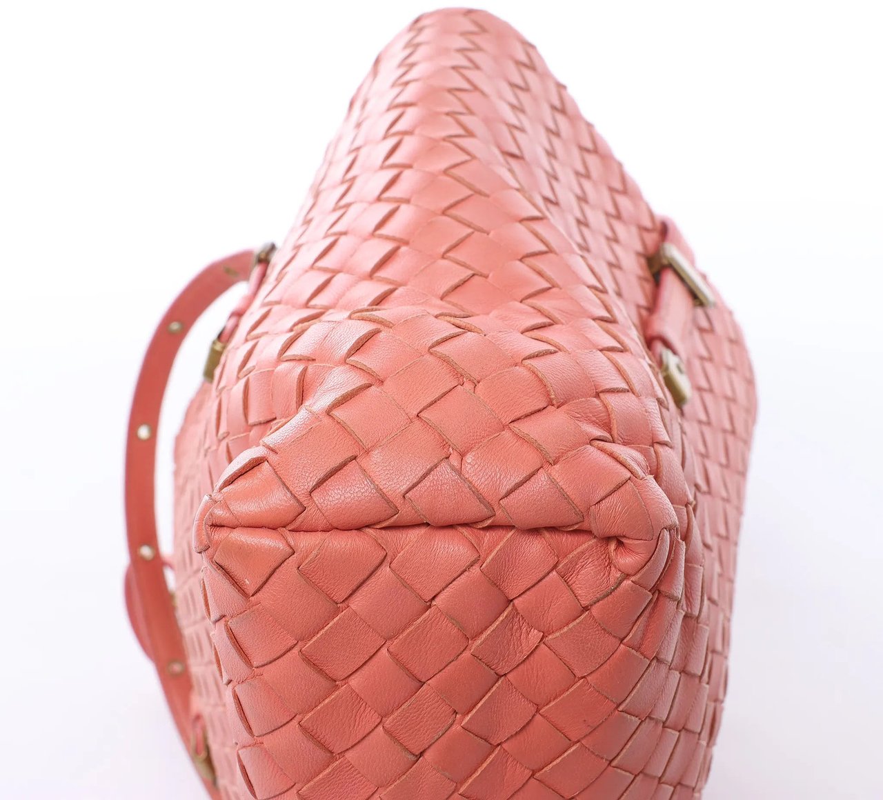 Bottega Veneta Intrecciato Leather Shoulder Bag in Pink Roze