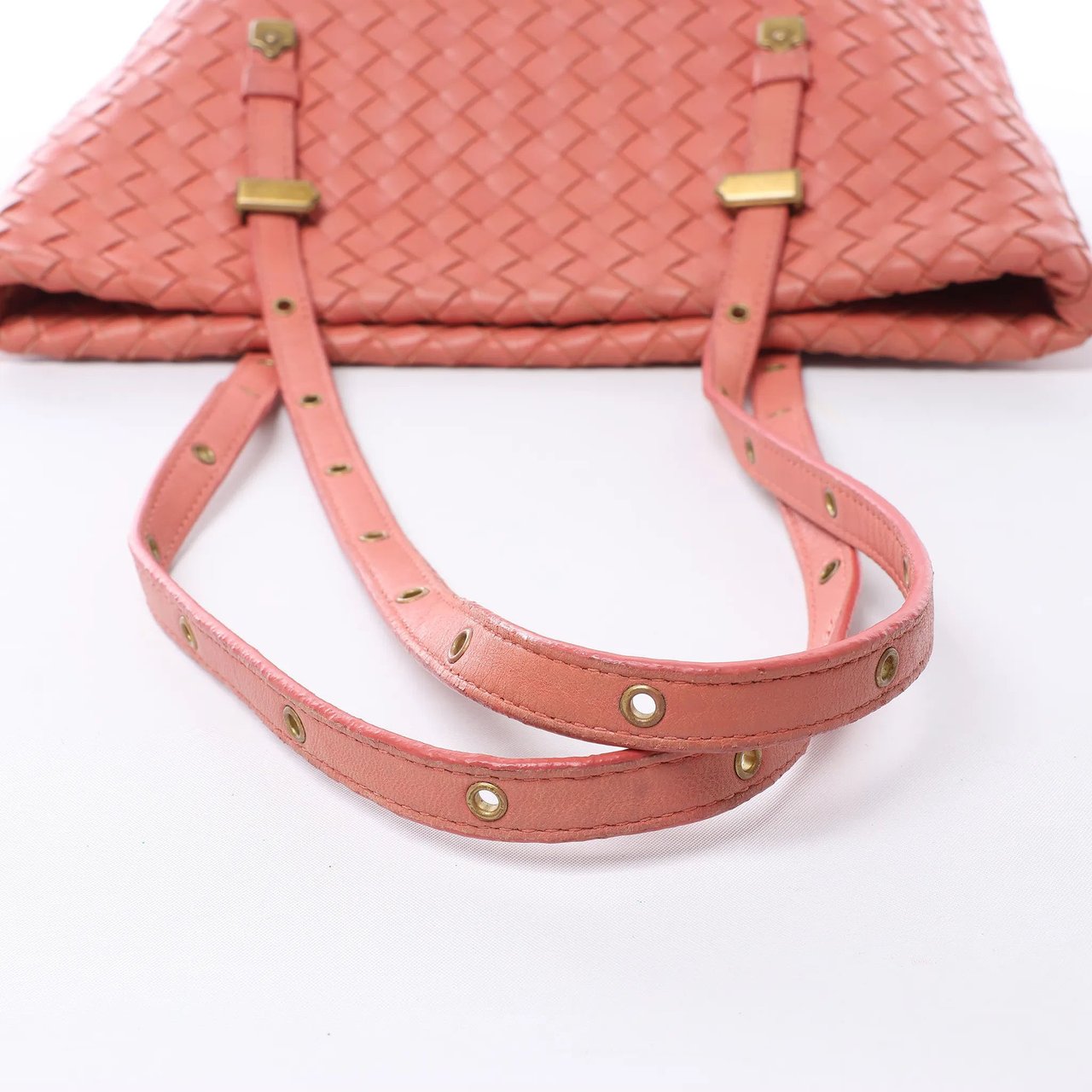 Bottega Veneta Intrecciato Leather Shoulder Bag in Pink Roze