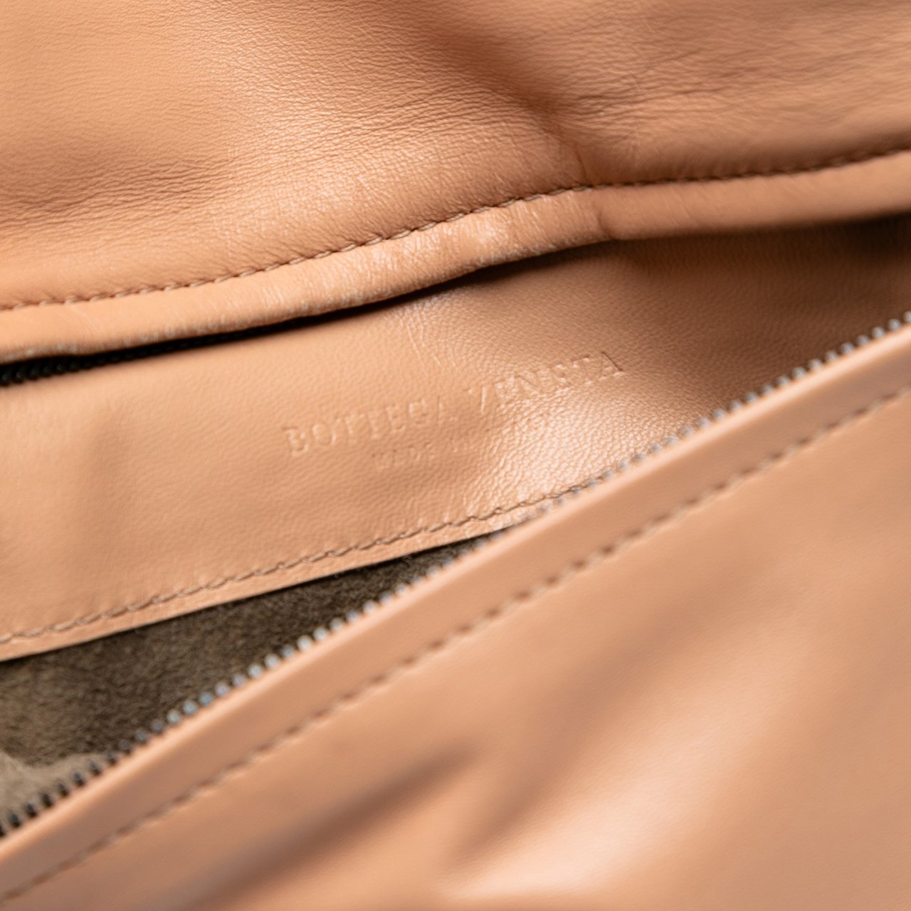 Bottega Veneta Nappa Embossed Intrecciato Turnlock Clutch Bruin