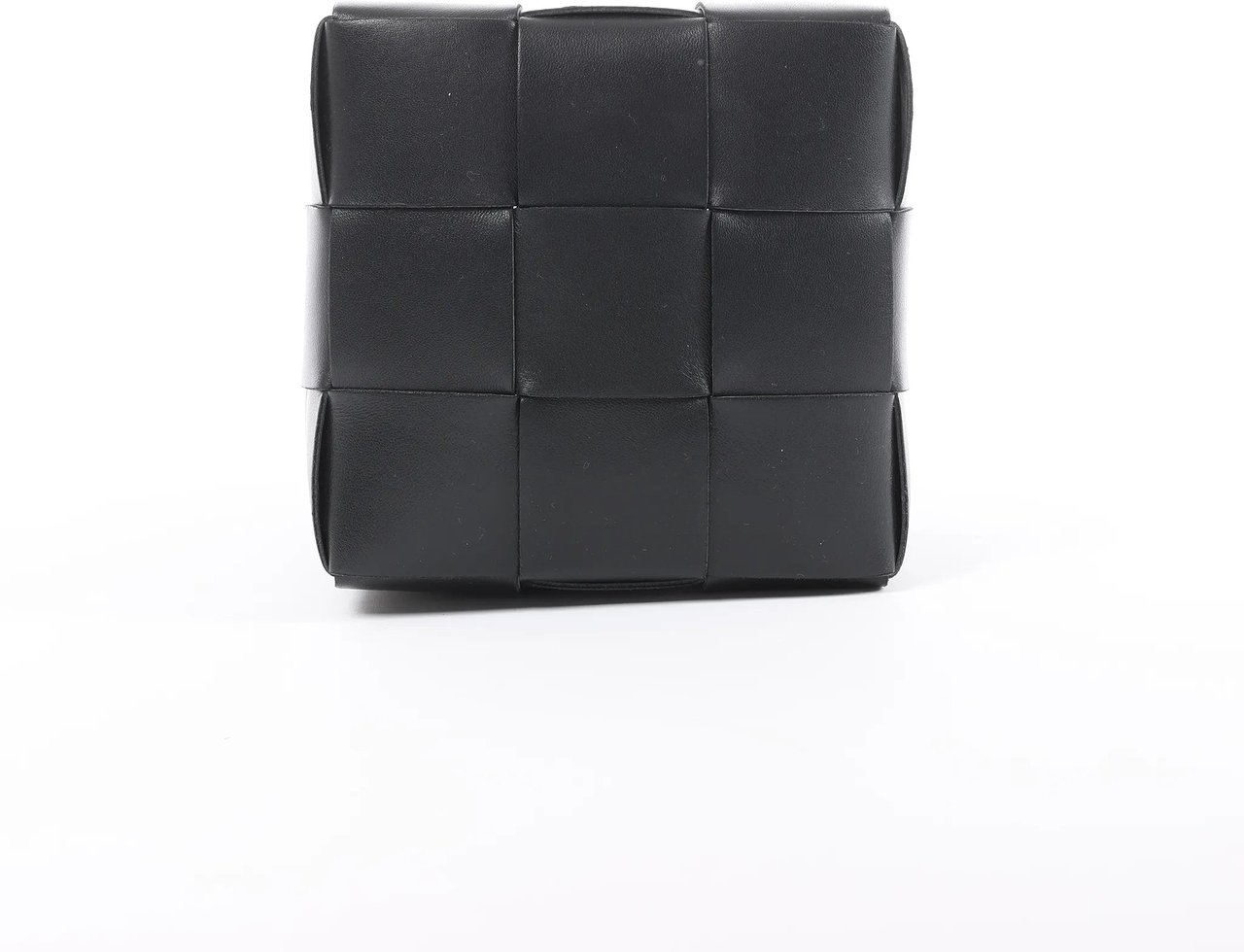 Bottega Veneta Cassette Mini Bucket Maxi Intrecciato Leather Handbag in Black Zwart
