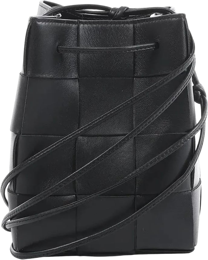 Bottega Veneta Cassette Mini Bucket Maxi Intrecciato Leather Handbag in Black Zwart