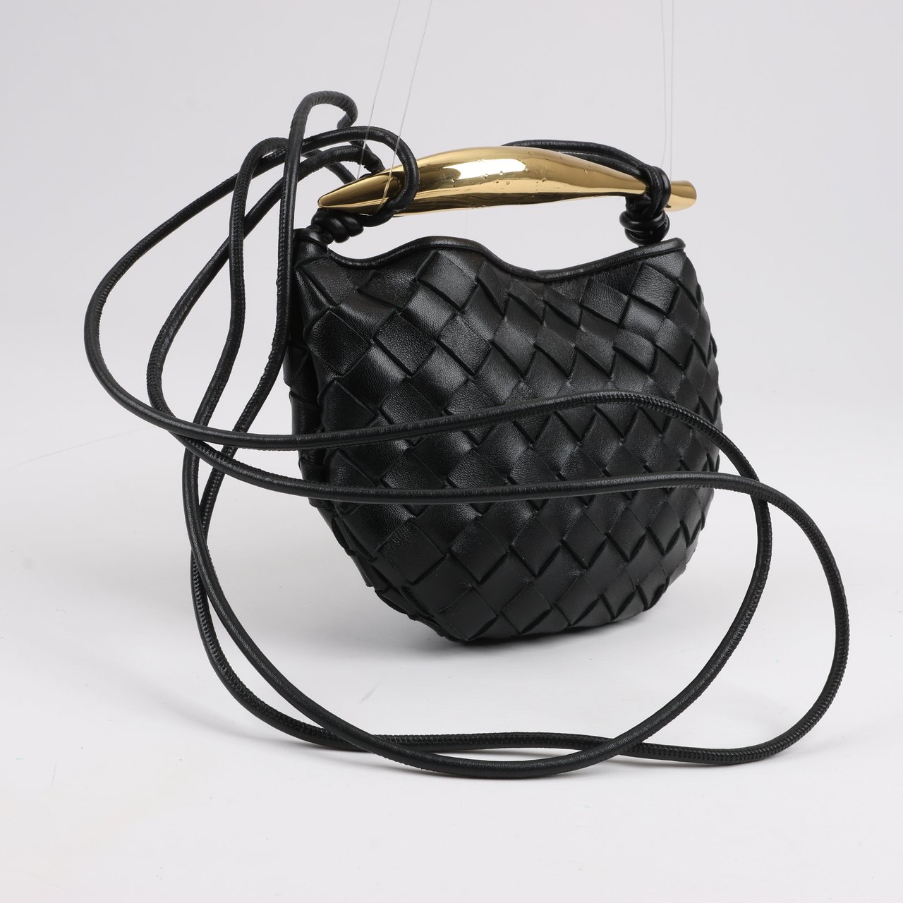 Bottega Veneta Intrecciato Sardines Leather Shoulder Bag in Black Zwart