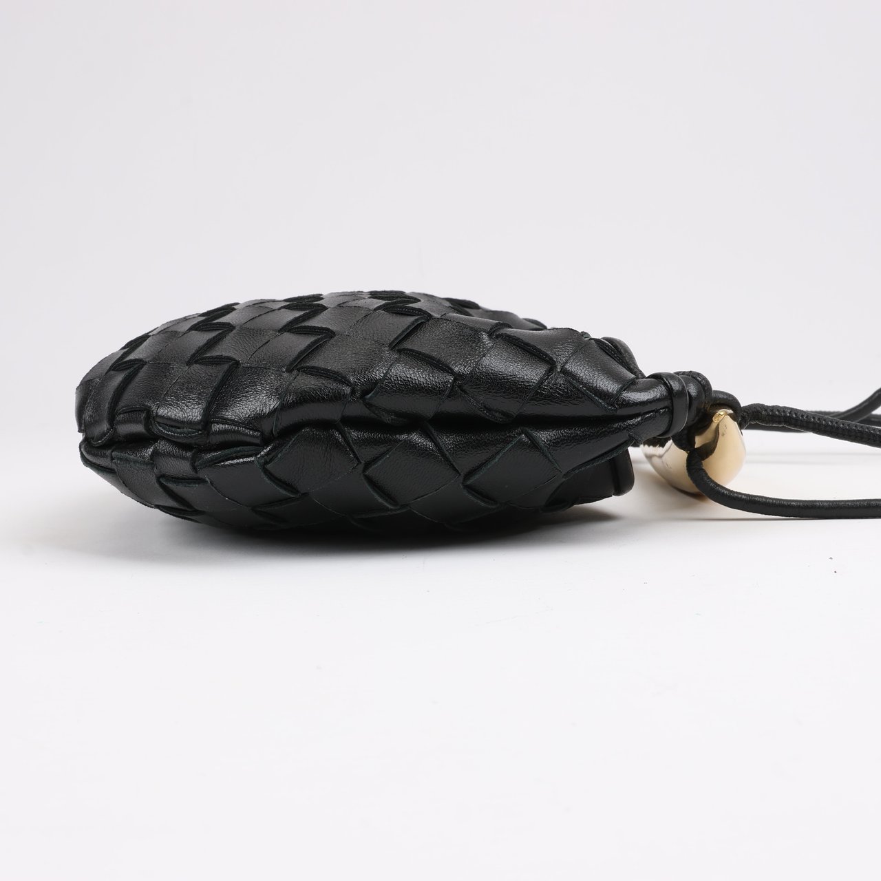 Bottega Veneta Intrecciato Sardines Leather Shoulder Bag in Black Zwart