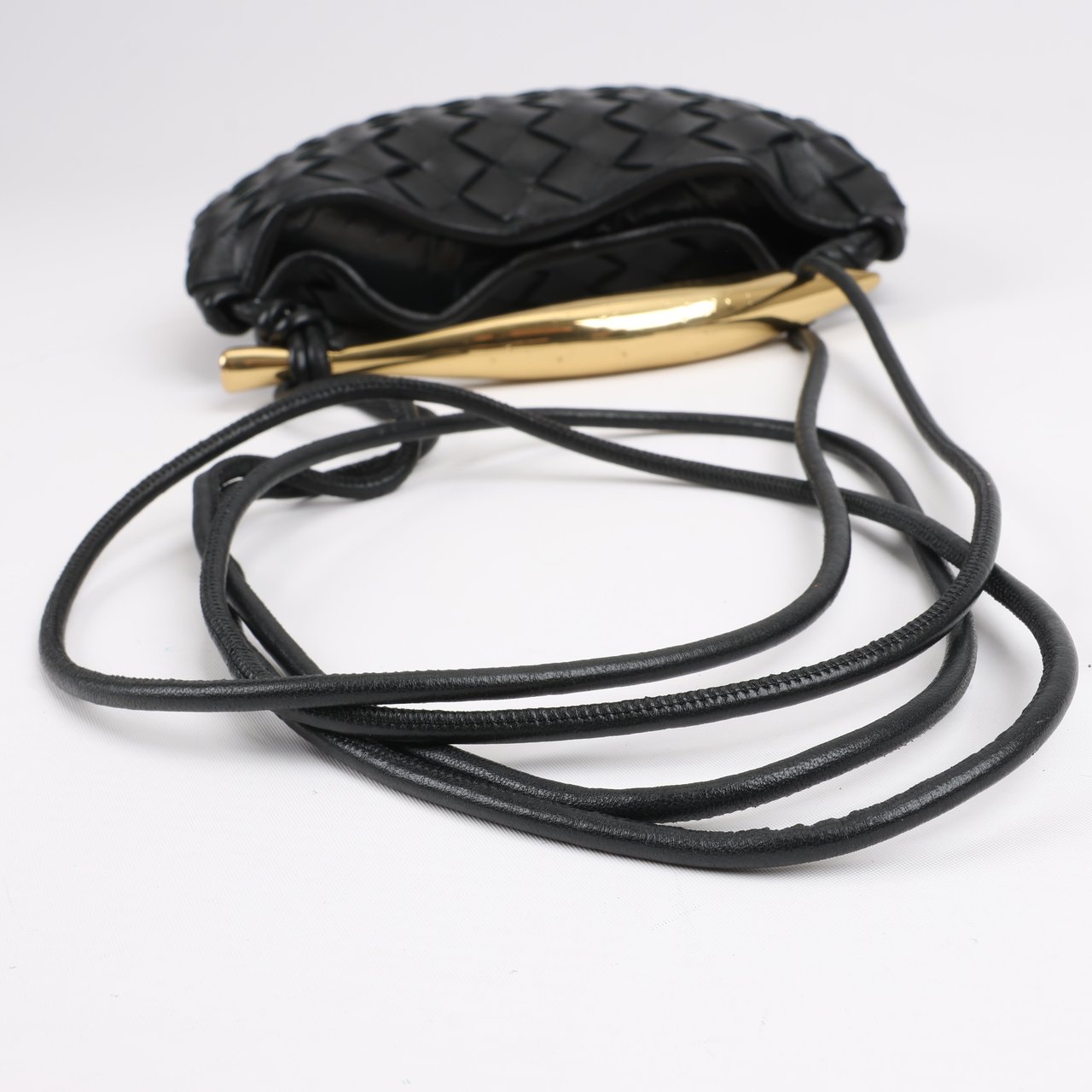 Bottega Veneta Intrecciato Sardines Leather Shoulder Bag in Black Zwart