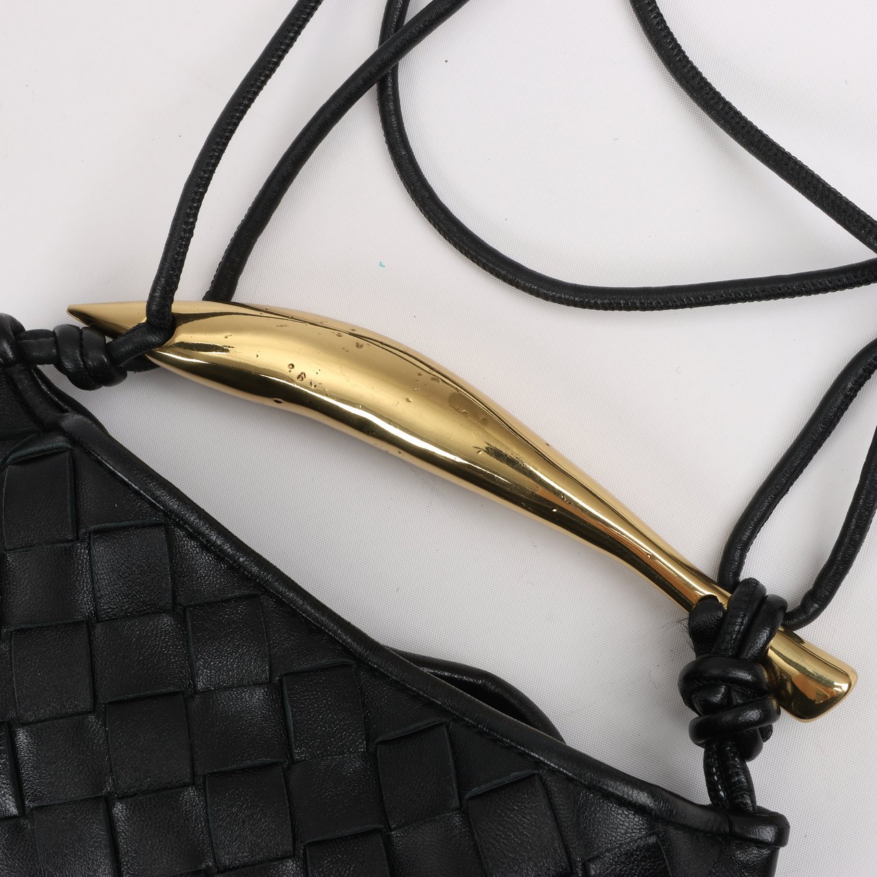 Bottega Veneta Intrecciato Sardines Leather Shoulder Bag in Black Zwart