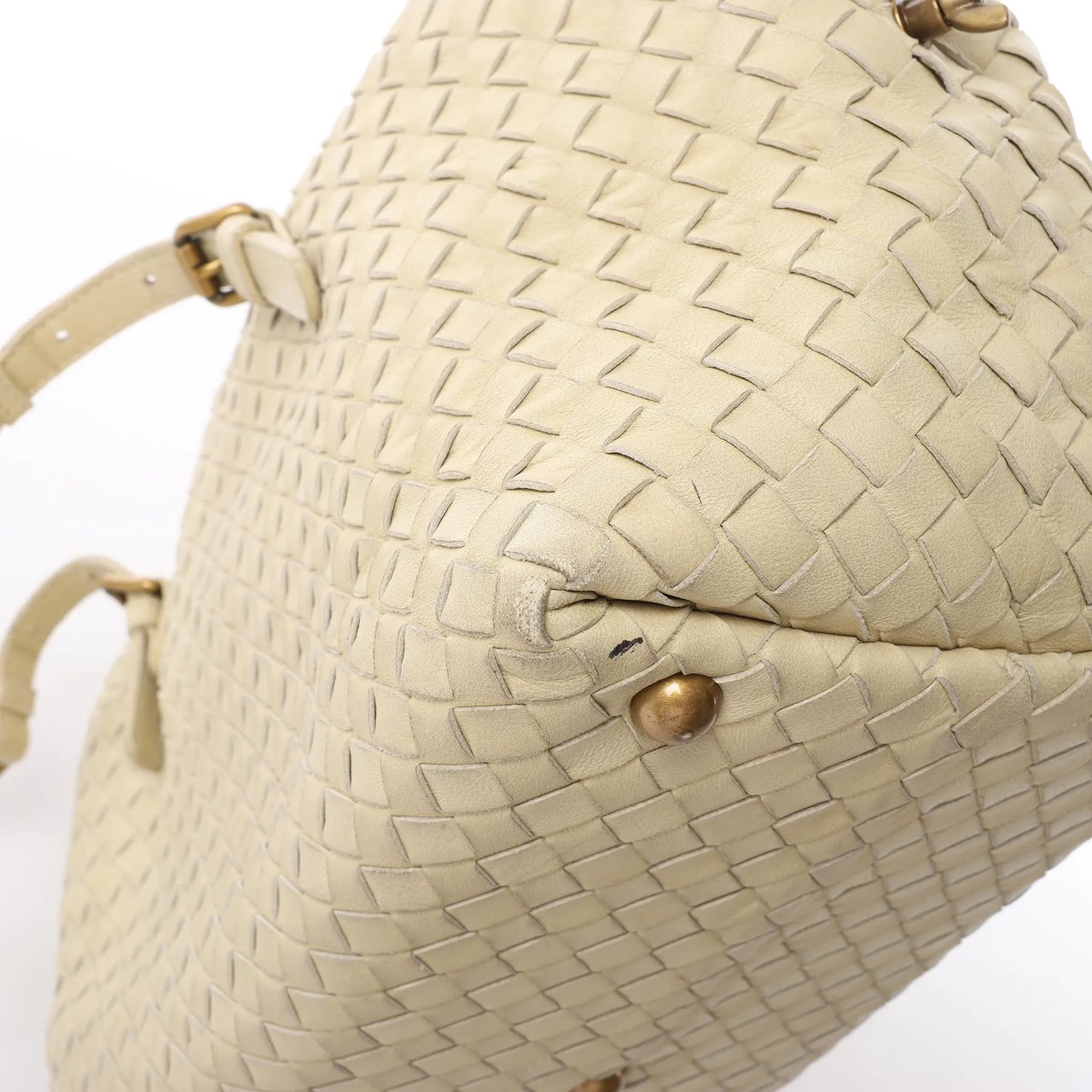 Bottega Veneta Montaigne  Intrecciato Leather Shoulder Bag in Beige 173398 Beige