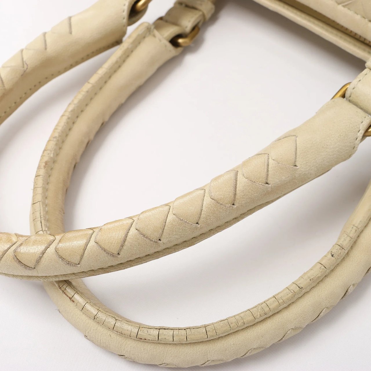 Bottega Veneta Montaigne  Intrecciato Leather Shoulder Bag in Beige 173398 Beige