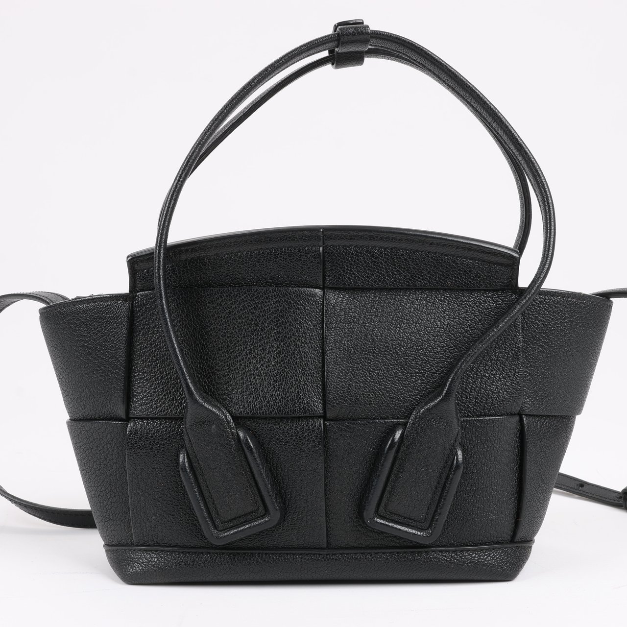 Bottega Veneta Arco Mini Leather Maxi Intrecciato 2Way Handbag in Black Zwart