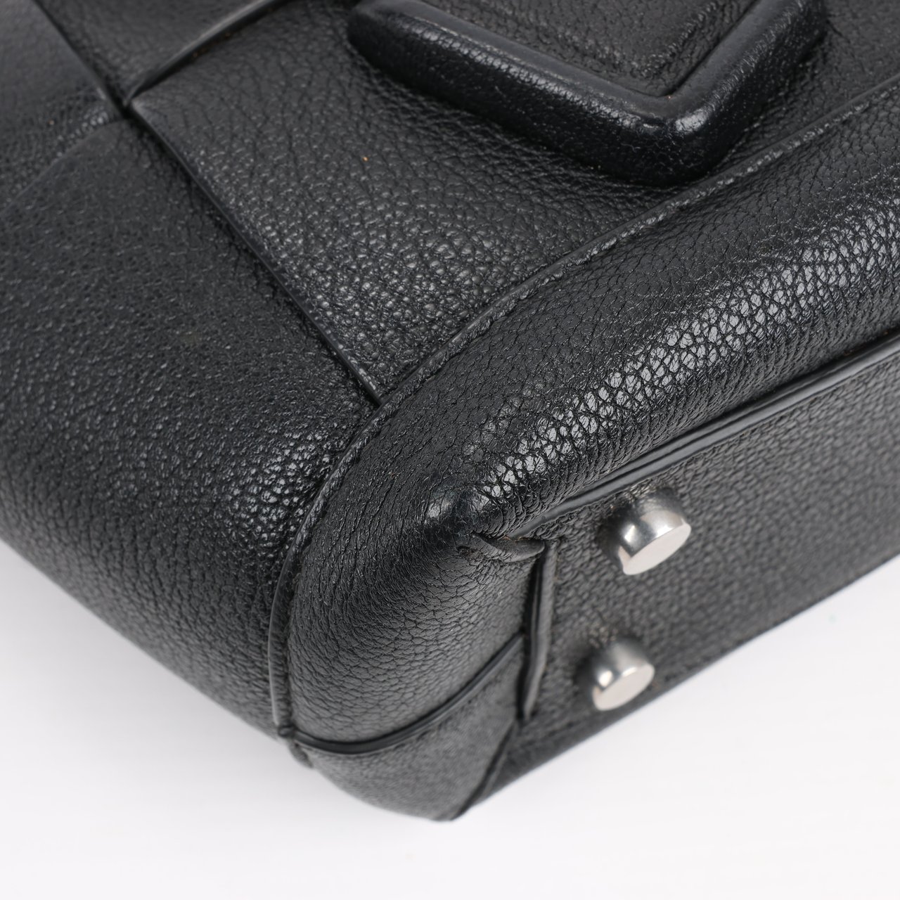 Bottega Veneta Arco Mini Leather Maxi Intrecciato 2Way Handbag in Black Zwart
