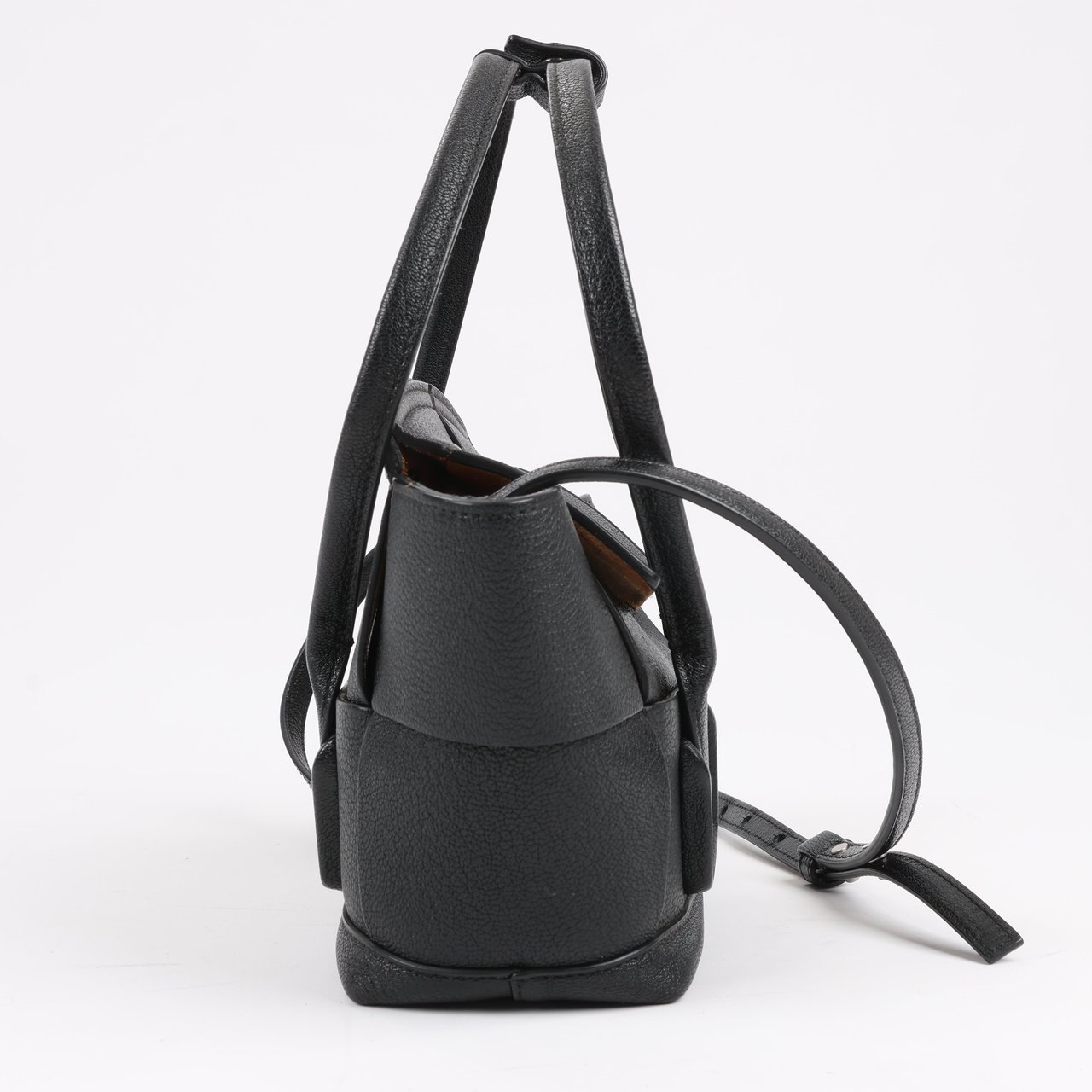 Bottega Veneta Arco Mini Leather Maxi Intrecciato 2Way Handbag in Black Zwart