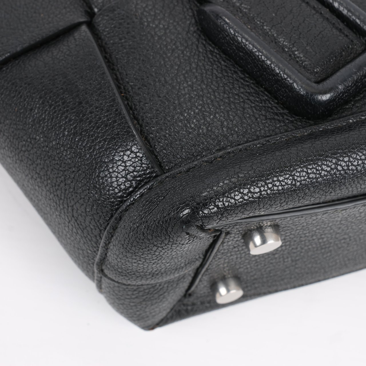 Bottega Veneta Arco Mini Leather Maxi Intrecciato 2Way Handbag in Black Zwart
