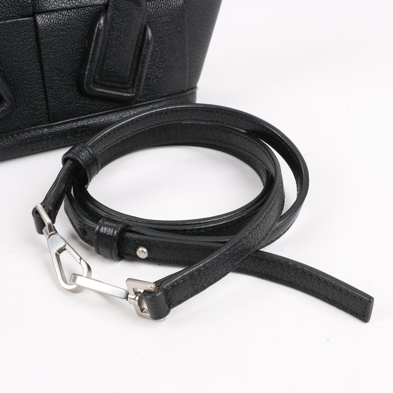 Bottega Veneta Arco Mini Leather Maxi Intrecciato 2Way Handbag in Black Zwart