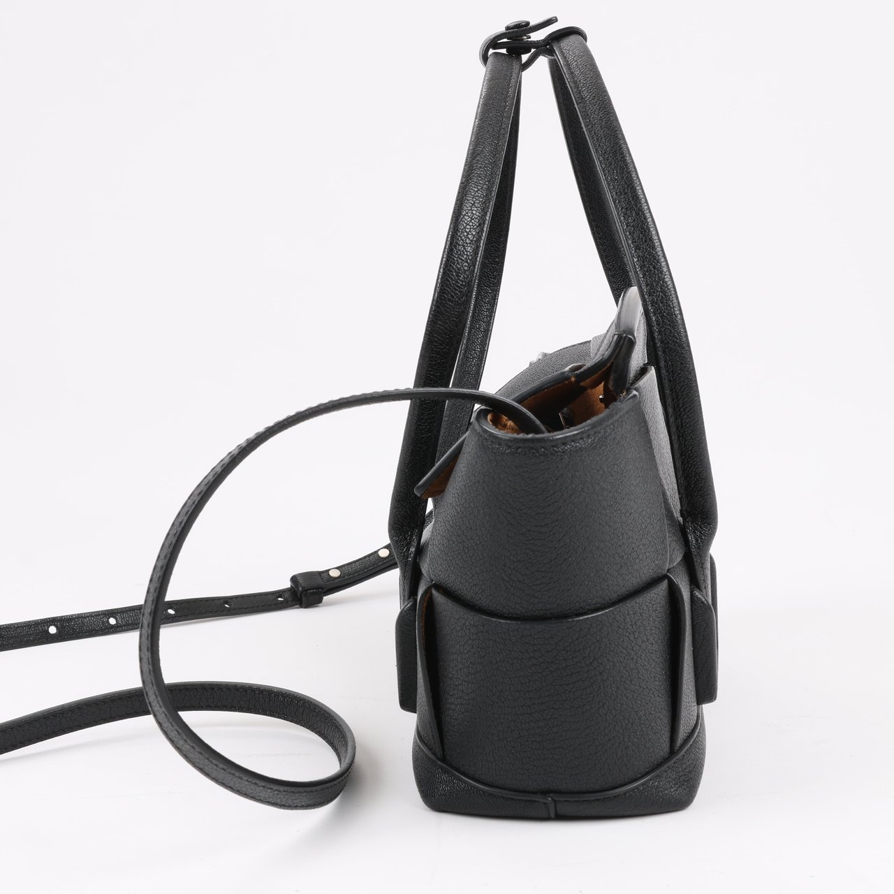 Bottega Veneta Arco Mini Leather Maxi Intrecciato 2Way Handbag in Black Zwart