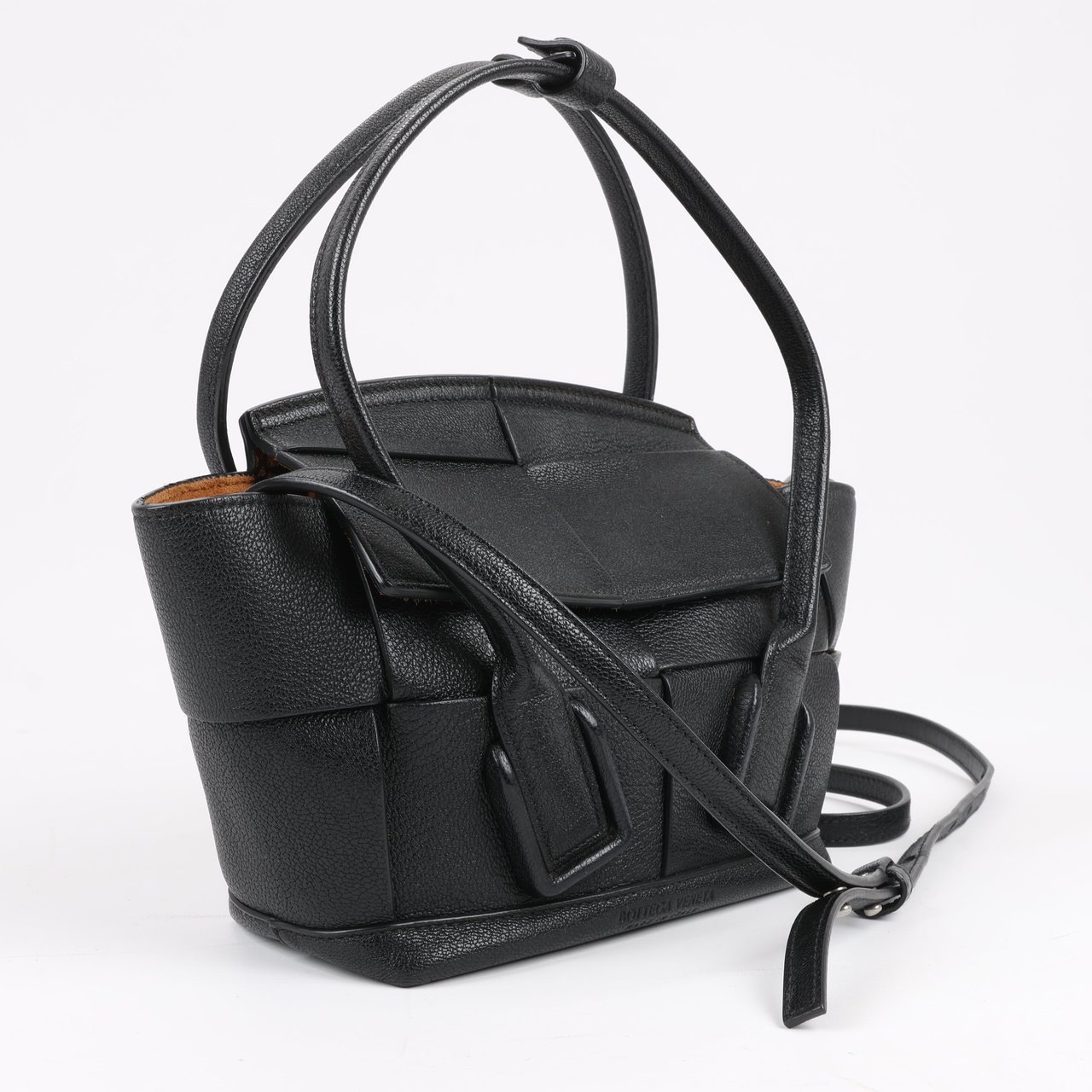 Bottega Veneta Arco Mini Leather Maxi Intrecciato 2Way Handbag in Black Zwart