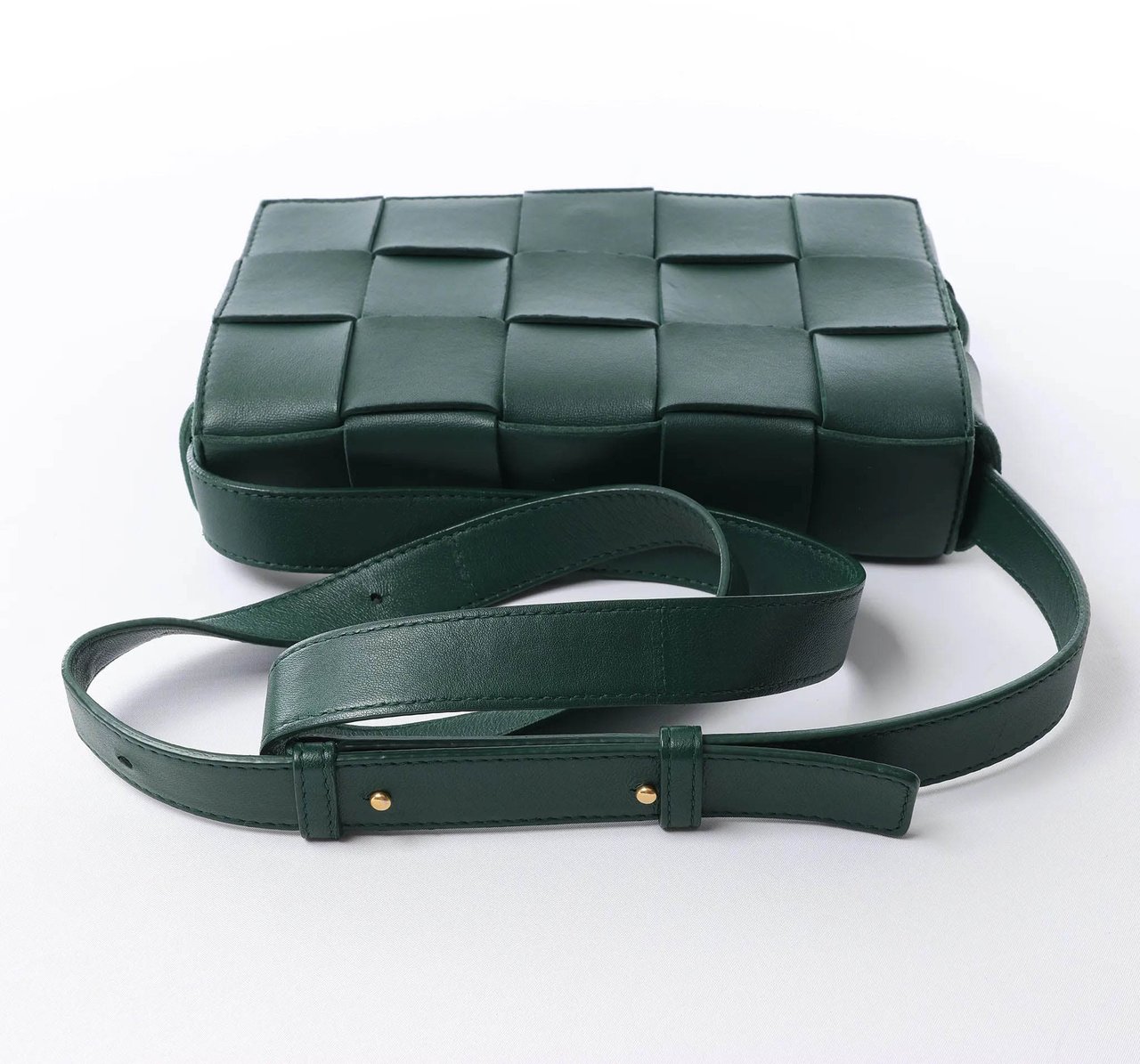 Bottega Veneta Cassette Maxi Intrecciato Leather Crossbody Bag in Green Beige
