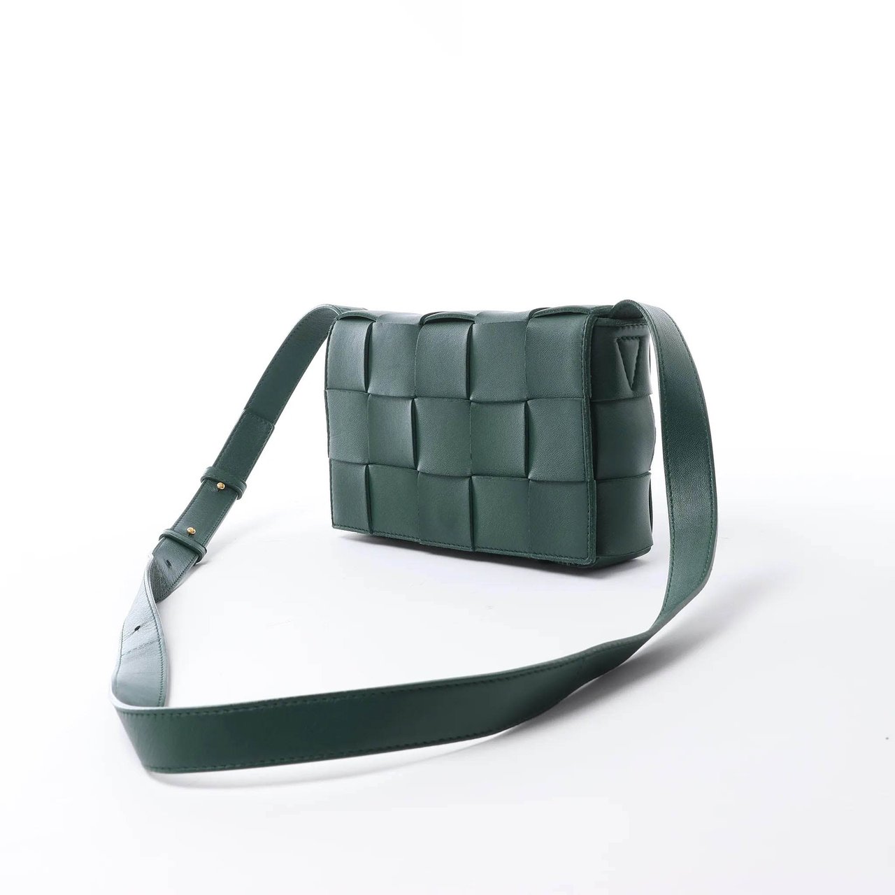 Bottega Veneta Cassette Maxi Intrecciato Leather Crossbody Bag in Green Beige