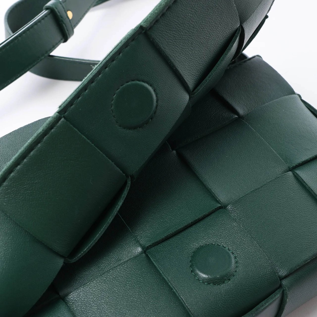 Bottega Veneta Cassette Maxi Intrecciato Leather Crossbody Bag in Green Beige