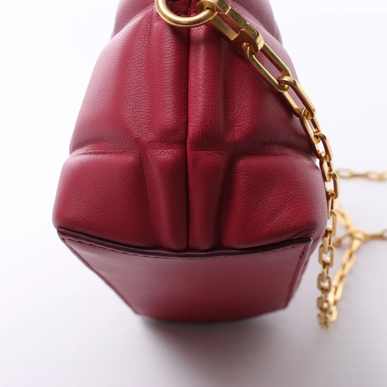 Bottega Veneta Half Moon Padded Leather Crossbody Bag in Burgundy 593165 Zwart