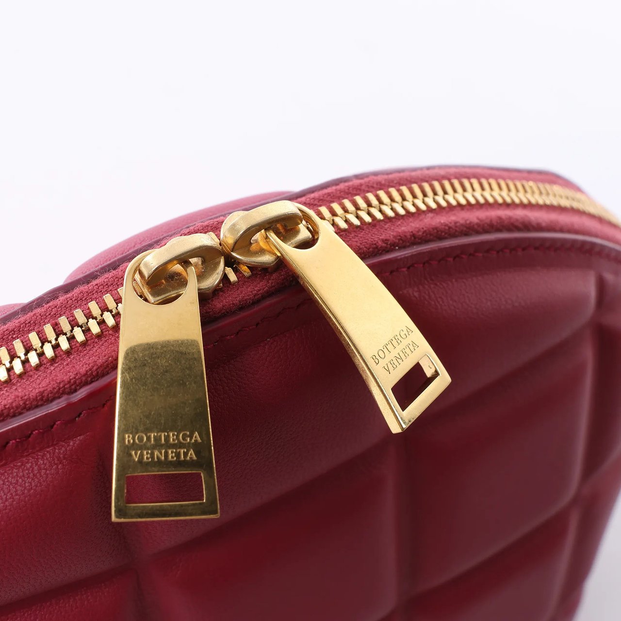 Bottega Veneta Half Moon Padded Leather Crossbody Bag in Burgundy 593165 Zwart