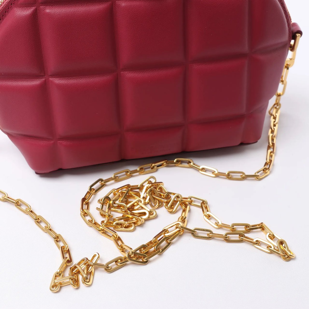 Bottega Veneta Half Moon Padded Leather Crossbody Bag in Burgundy 593165 Zwart