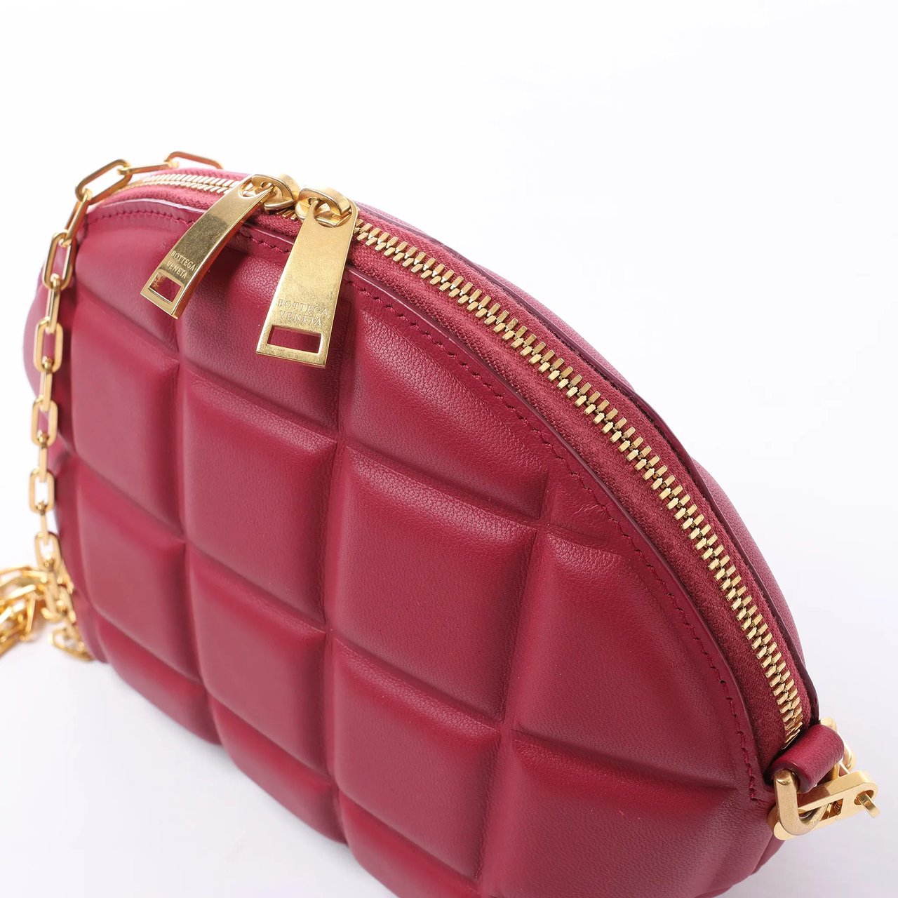 Bottega Veneta Half Moon Padded Leather Crossbody Bag in Burgundy 593165 Zwart