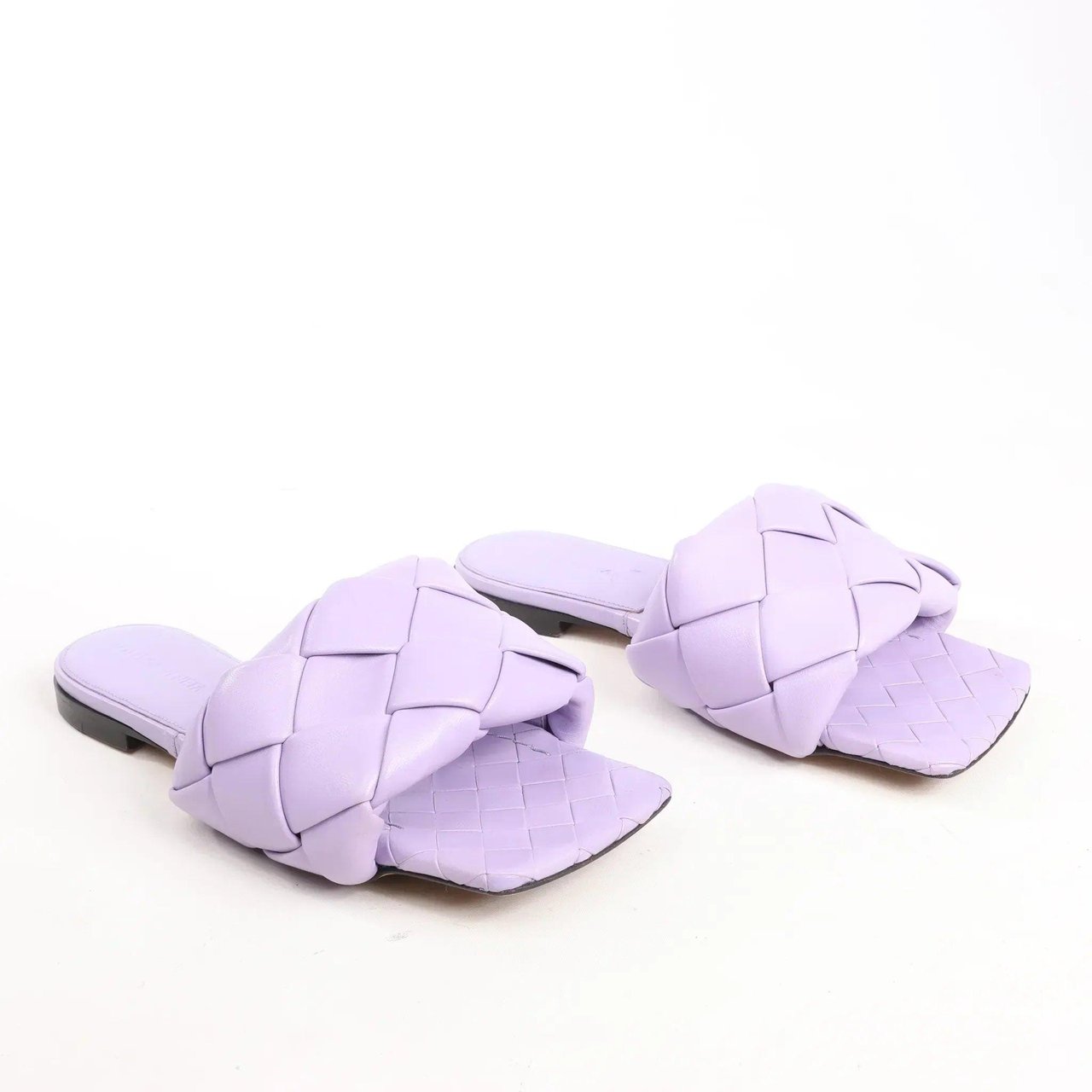 Bottega Veneta Lido Intrecciato Leather Sandals in Purple, Size 37 EU Paars
