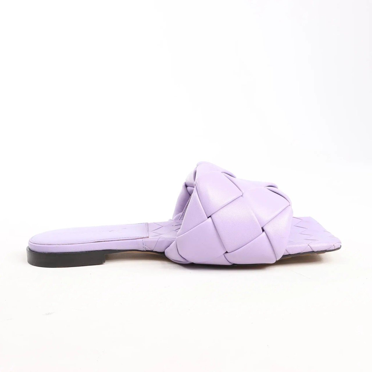 Bottega Veneta Lido Intrecciato Leather Sandals in Purple, Size 37 EU Paars