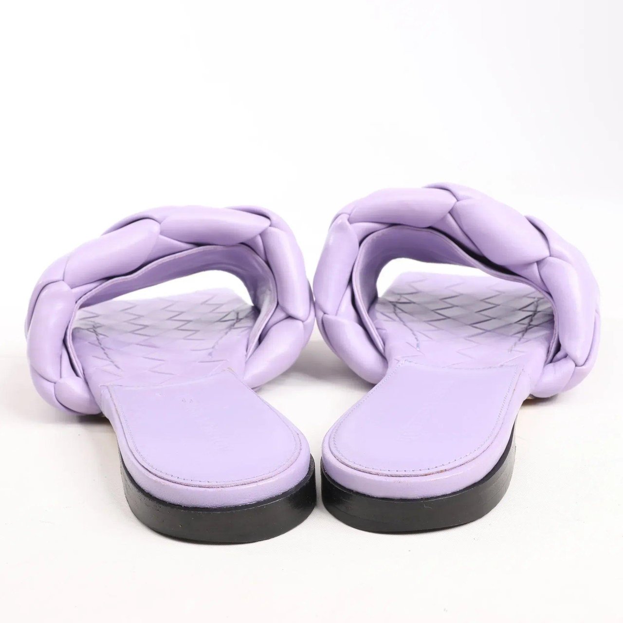 Bottega Veneta Lido Intrecciato Leather Sandals in Purple, Size 37 EU Paars