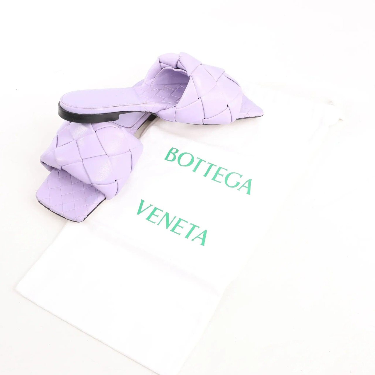 Bottega Veneta Lido Intrecciato Leather Sandals in Purple, Size 37 EU Paars