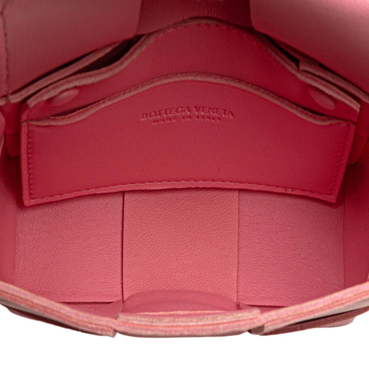Bottega Veneta Candy Nappa Intrecciato Cassette Crossbody Roze
