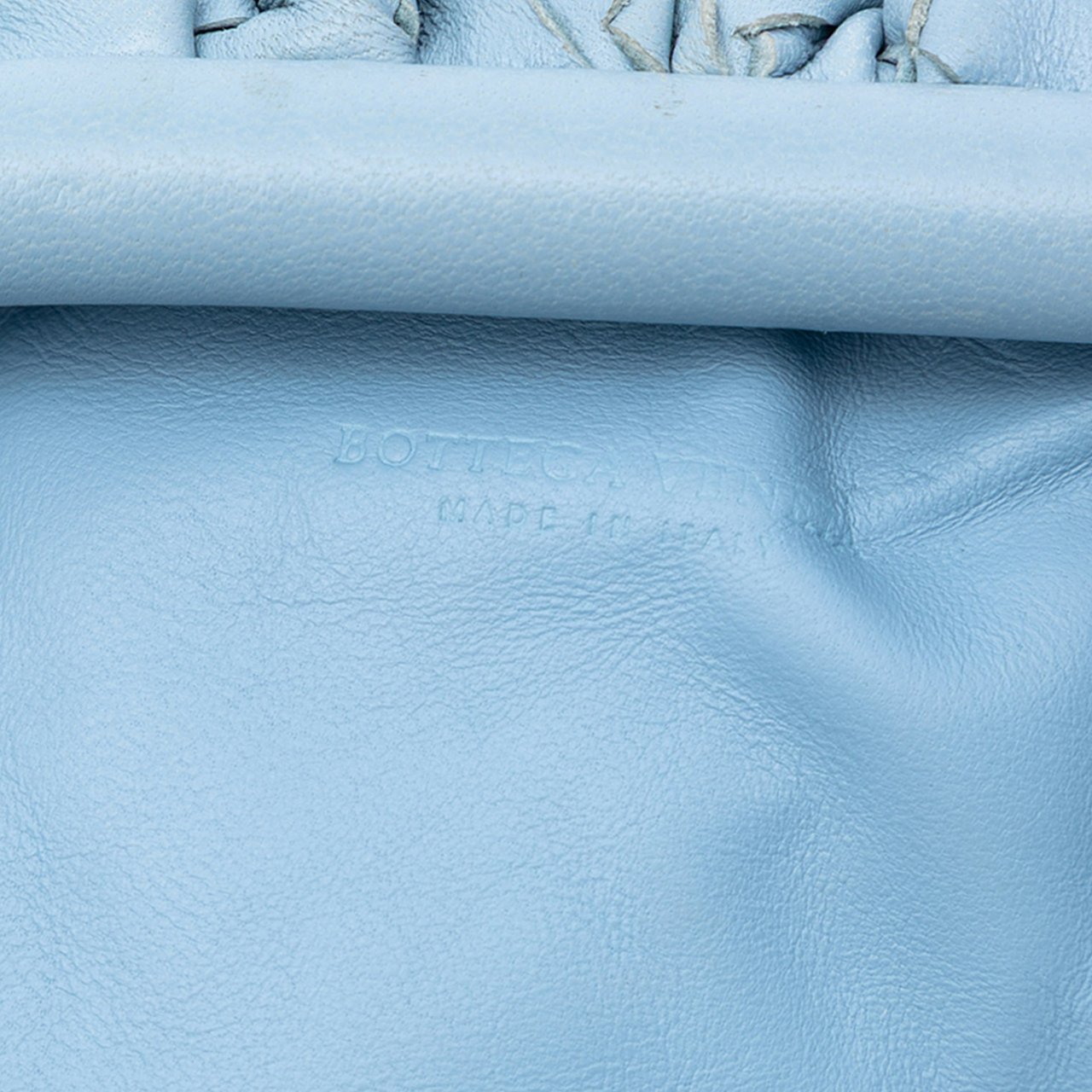 Bottega Veneta Nappa Intrecciato The Mini Pouch Crossbody Blauw