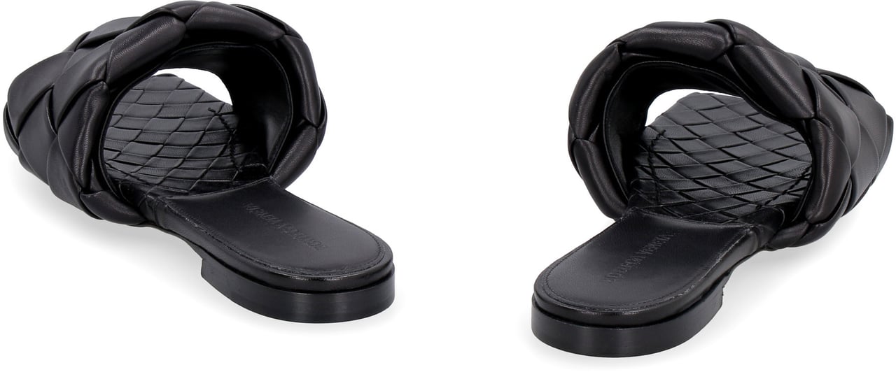Bottega Veneta The Lido leather flat sandals Zwart