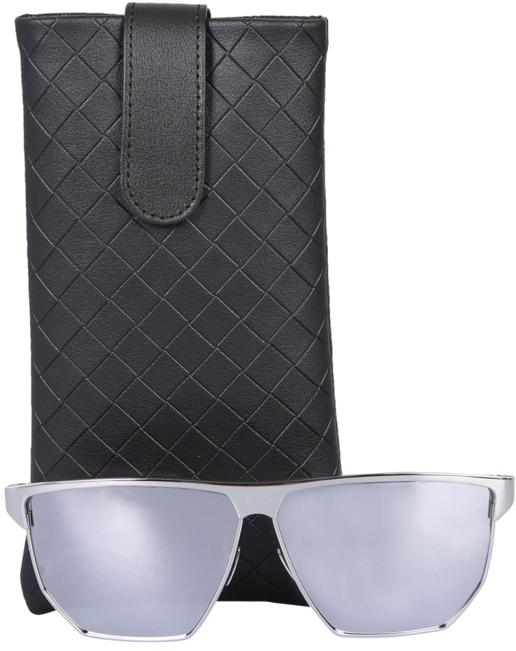 Bottega Veneta Sleek Modern Sunglasses with Struzzo Frame Grijs