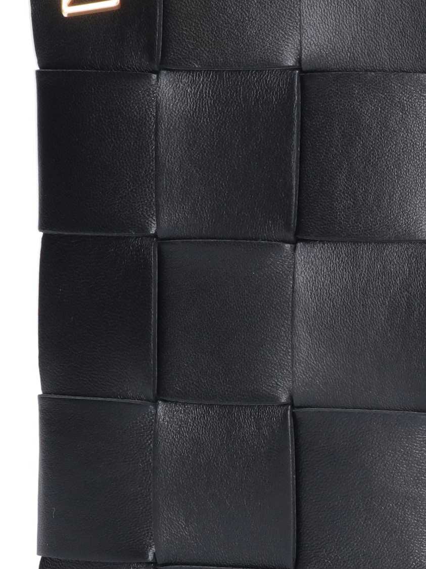 Bottega Veneta Intrecciato Lambskin Pouch With Gold Hardware Zwart