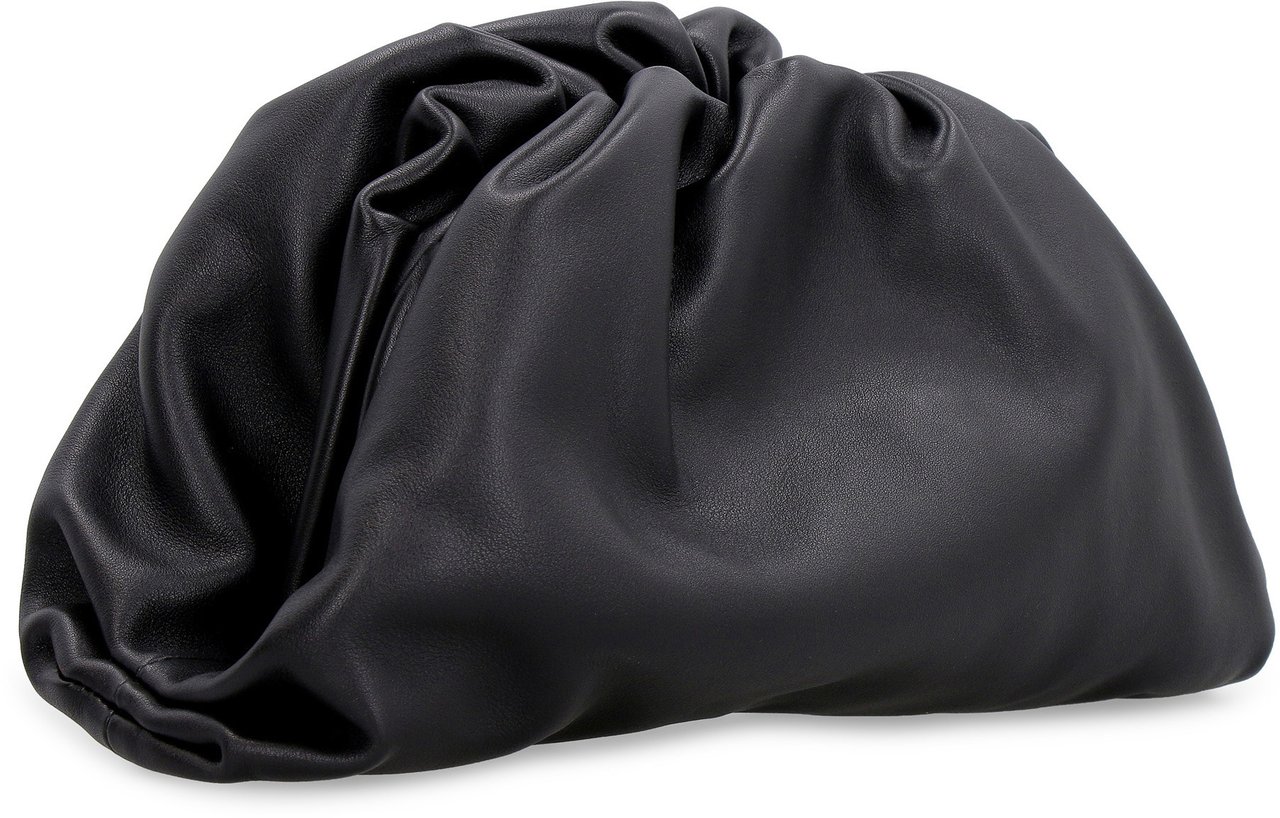 Bottega Veneta Teen Pouch leather clutch Zwart