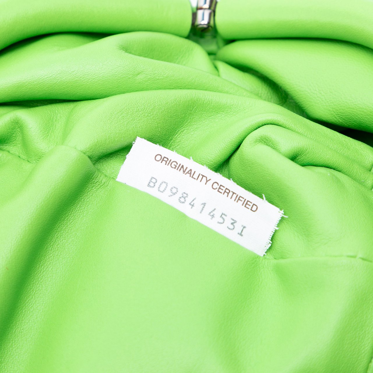 Bottega Veneta Lambskin The Mini Pouch Crossbody Groen