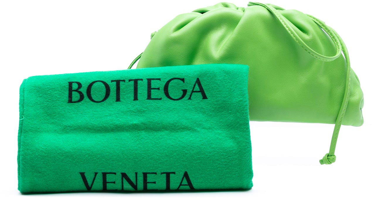Bottega Veneta Lambskin The Mini Pouch Crossbody Groen