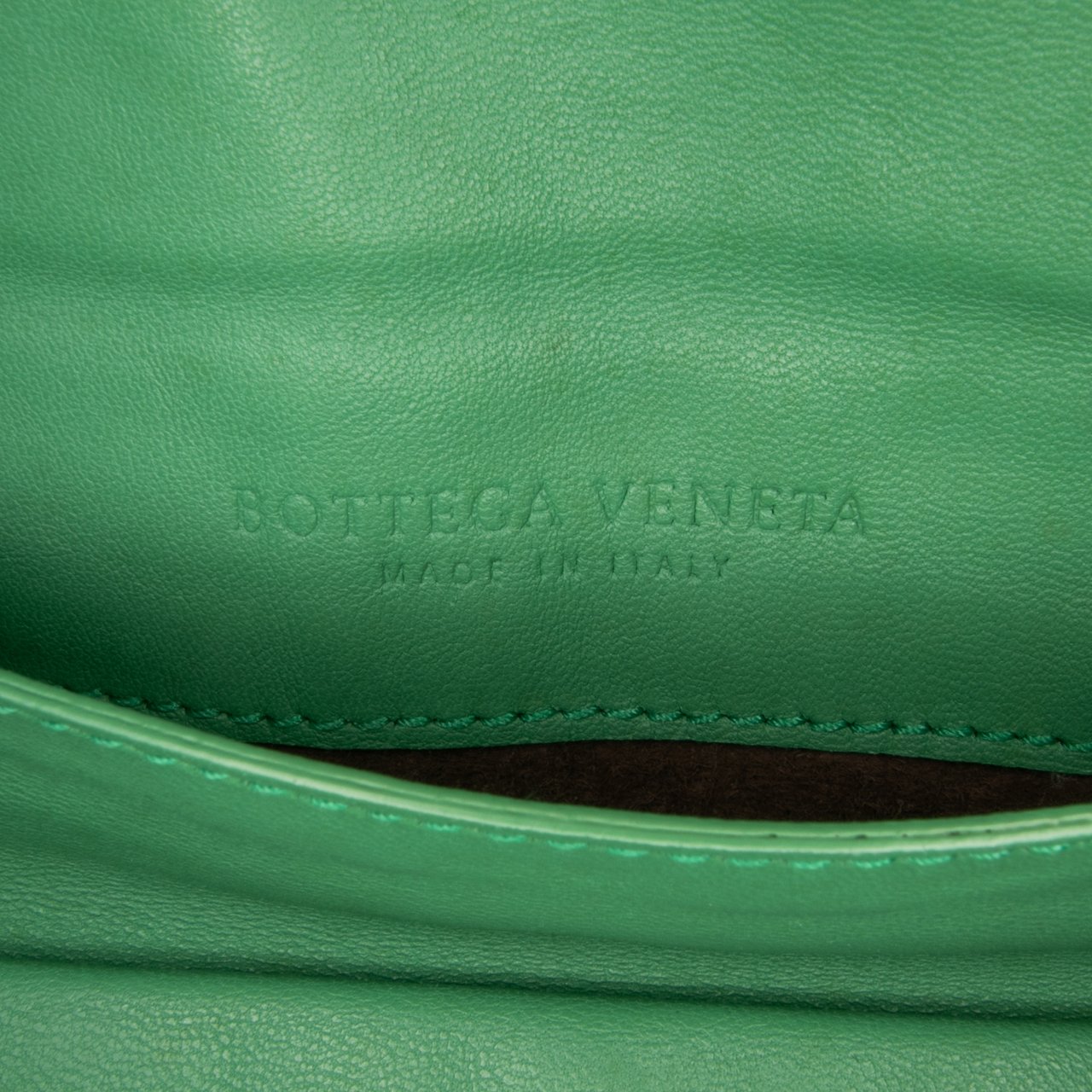 Bottega Veneta Mini Nappa Intrecciato Expandable Chain Crossbody Groen