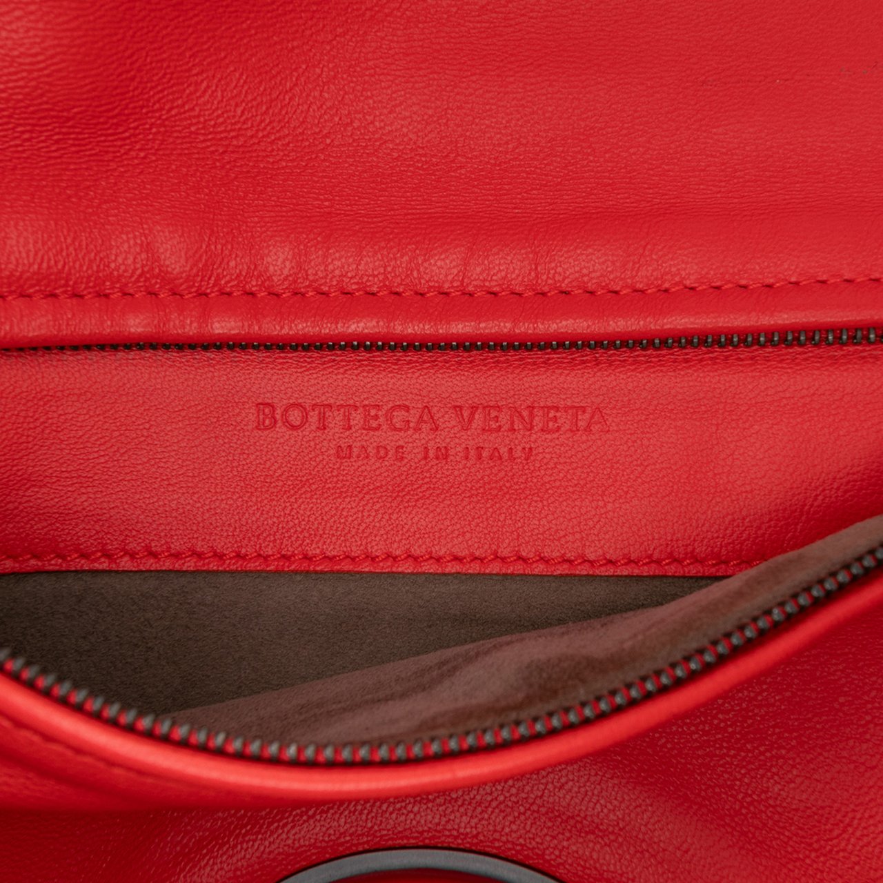 Bottega Veneta Nappa Intrecciato Turn Lock Clutch Rood