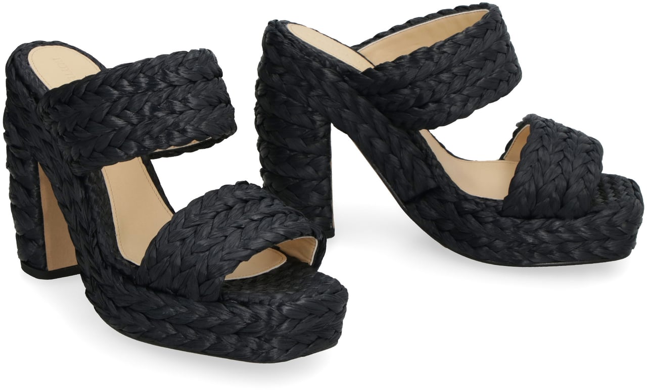 Bottega Veneta Canalazzo raffia mules Zwart