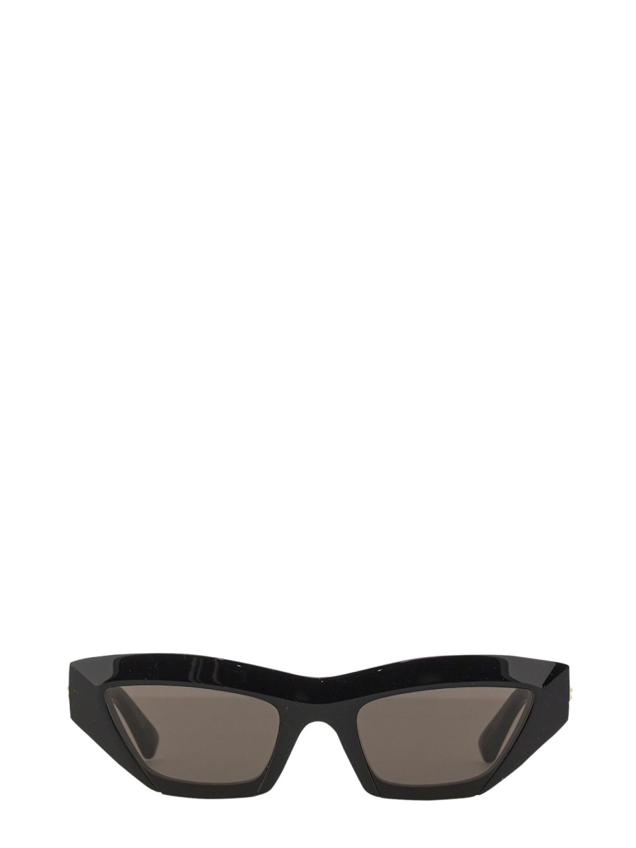 Bottega Veneta Sculptured Cat Eye Sunglasses with Glossy Finish Grijs
