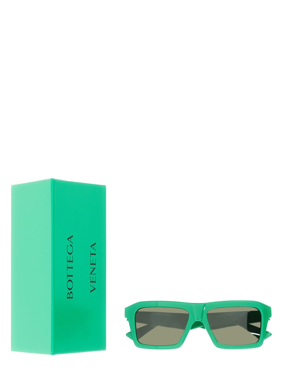 Bottega Veneta Black Acetate Square Sunglasses with Timeless Frame Design Neutraal