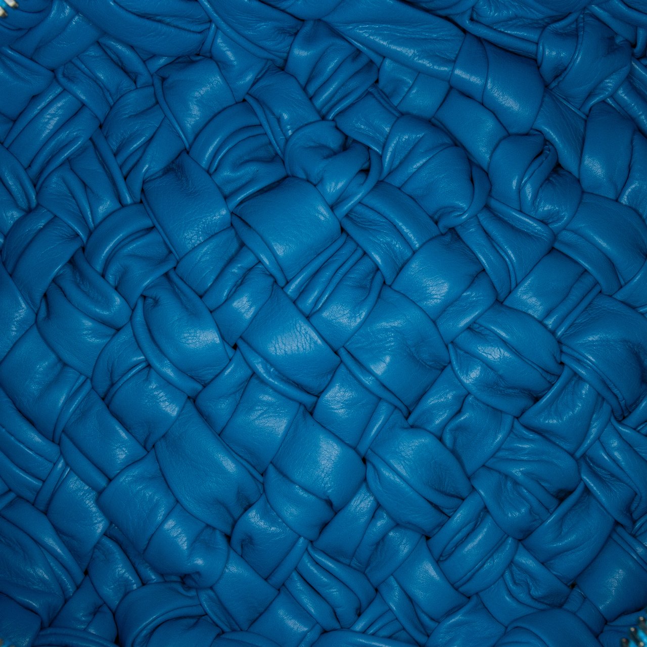 Bottega Veneta Foulard Intrecciato Banana Blauw