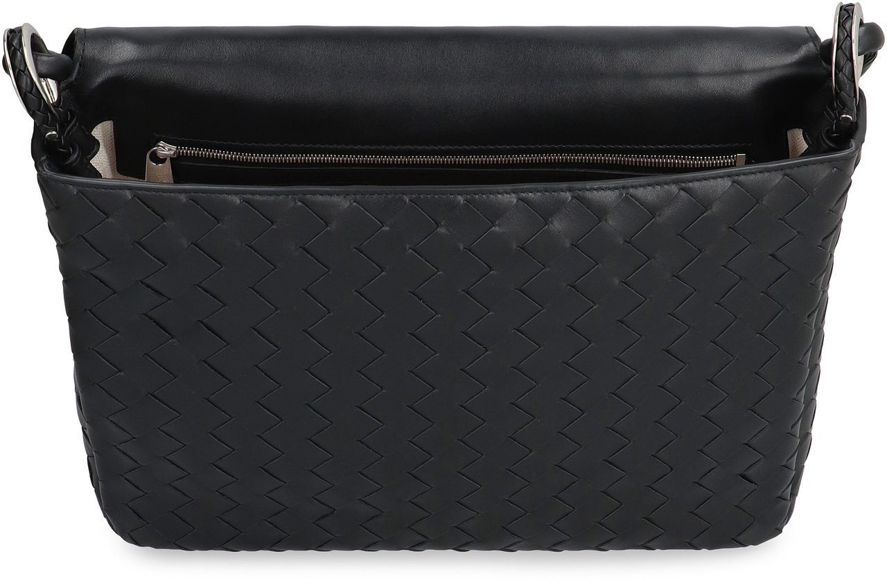 Bottega Veneta Swing leather messenger bag Zwart