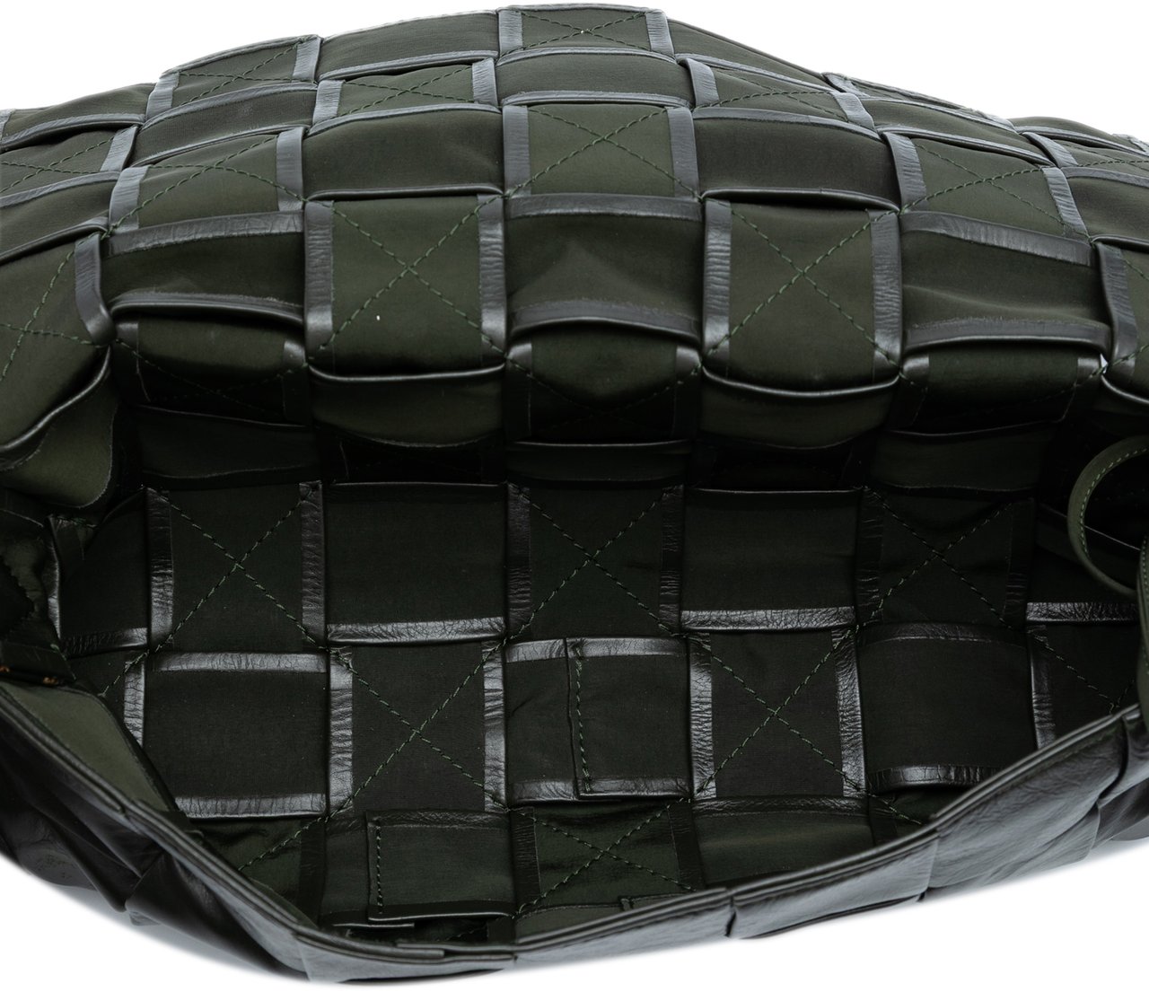 Bottega Veneta Stretch Paper Calfskin Intrecciato Cassette Crossbody Zwart