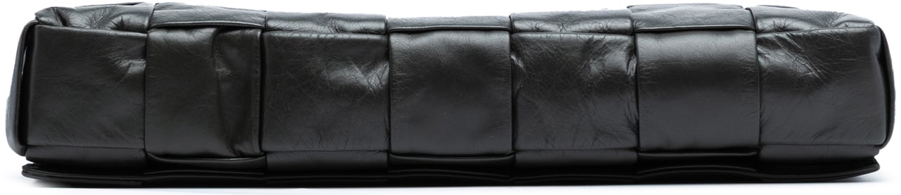 Bottega Veneta Stretch Paper Calfskin Intrecciato Cassette Crossbody Zwart