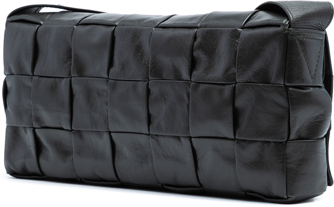 Bottega Veneta Stretch Paper Calfskin Intrecciato Cassette Crossbody Zwart